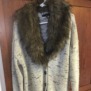 Cardigan with detachable faux fur collar